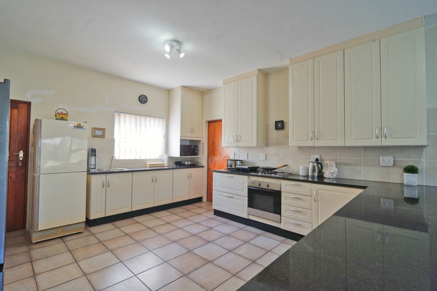 5 Bedroom Property for Sale in Seavale Eastern Cape